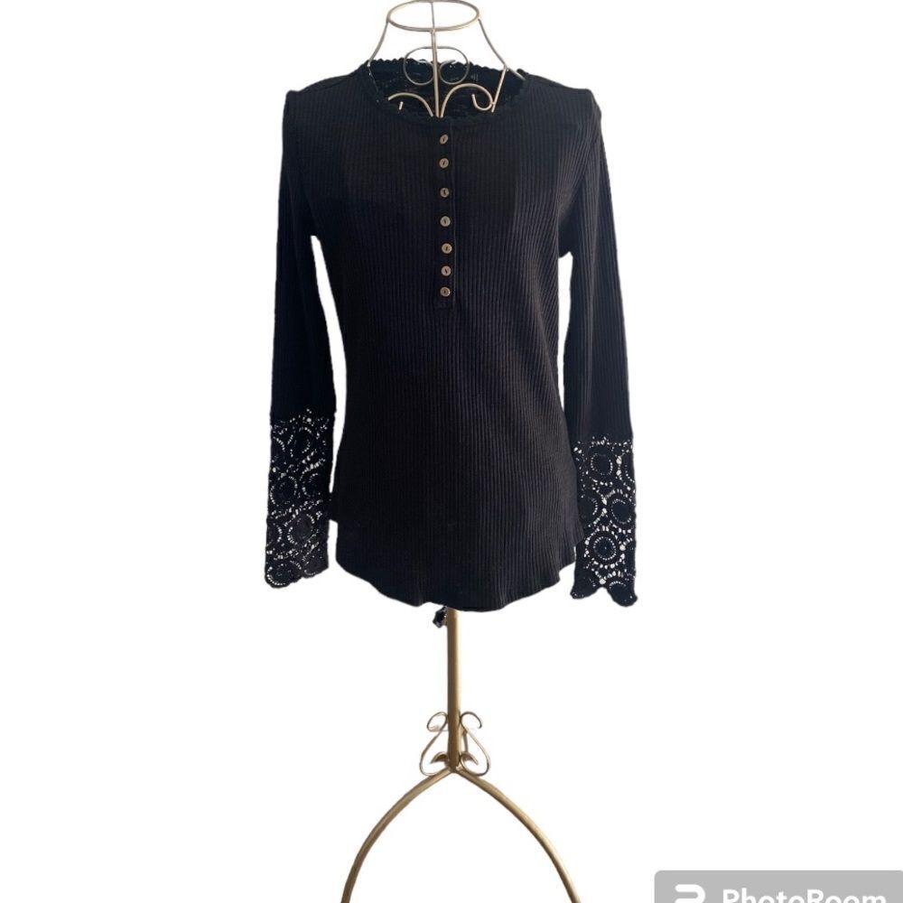Doe & Rae Black Ribbed Henley Long Sleeve Crochet Lace Cuff Top Size Small